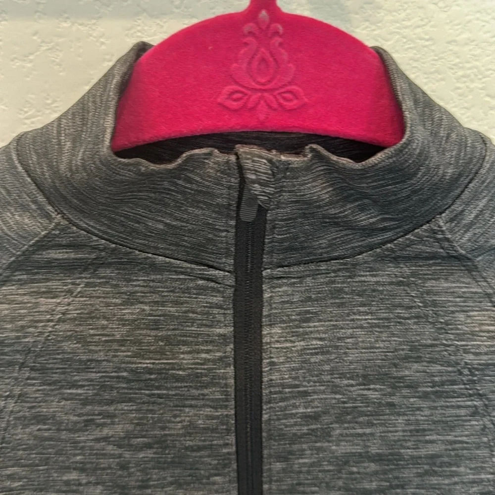 🏃♀️ NWOT - Lululemon Ready To Run Jacket Women’s size 6 in grey/black 🏃♀️ - Picture 2 of 9